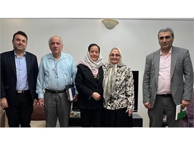عیادت مدیر صندوق بازنشستگی از خانواده زوج بازنشسته
